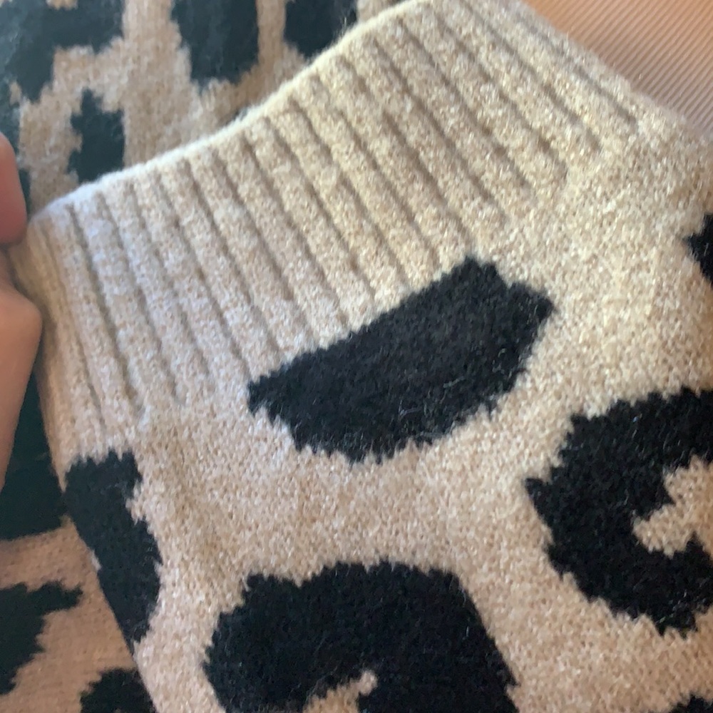 Wrap this Sweater around you for those Cold Winter Days. - Picture 6 of 15